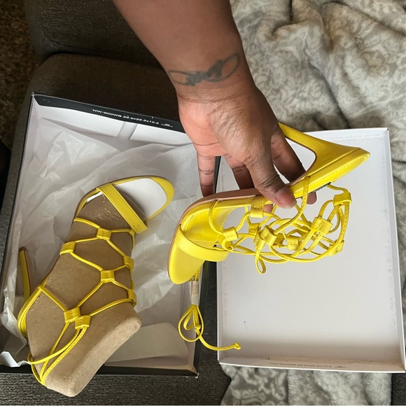 SEVERAL Never worn thigh high heels booties + a purse. 8.5-9 - Picture 7 of 13